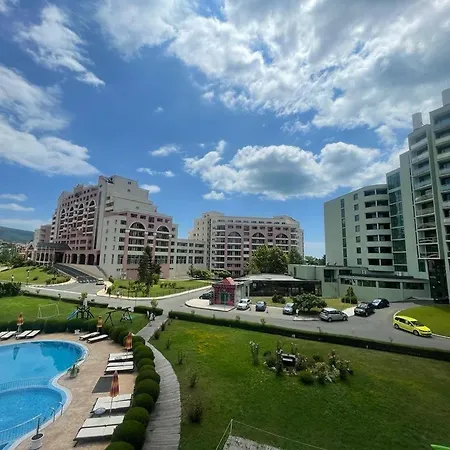 Апартаменты Sunny Plaza 100 M Sea Солнечный берег
